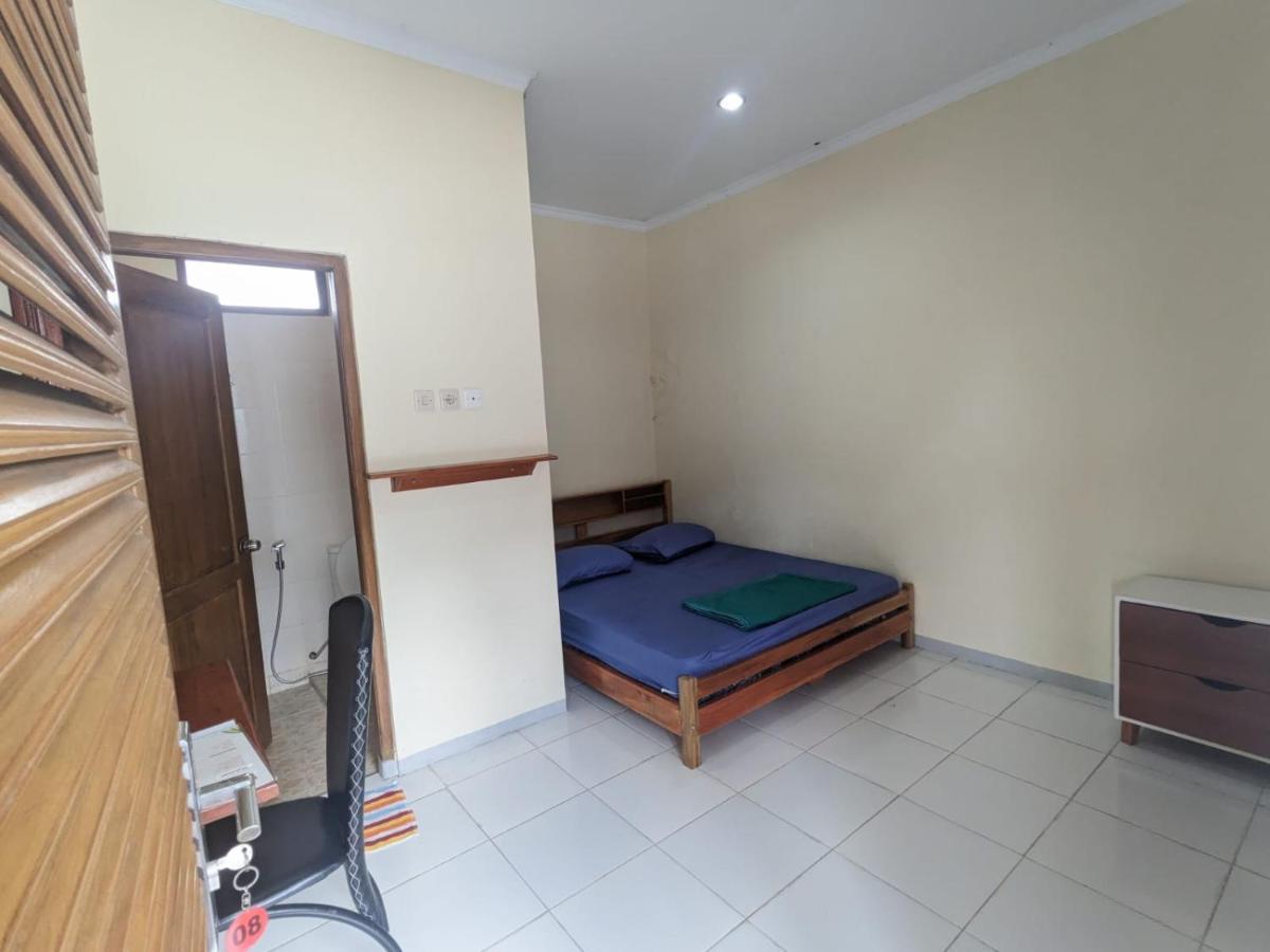 Rumah Pagar Merah Homestay Yogyakarta Exterior photo