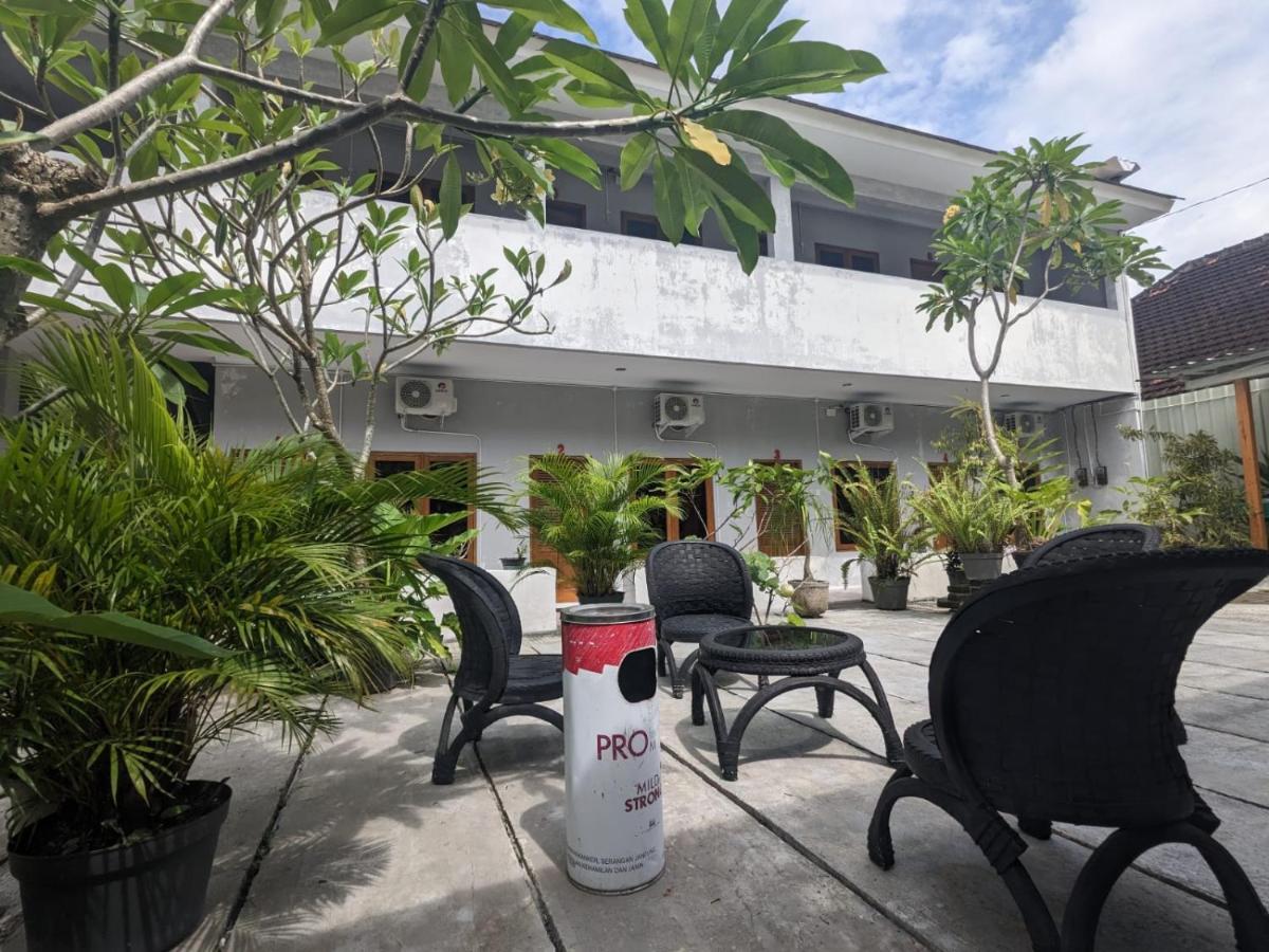 Rumah Pagar Merah Homestay Yogyakarta Exterior photo