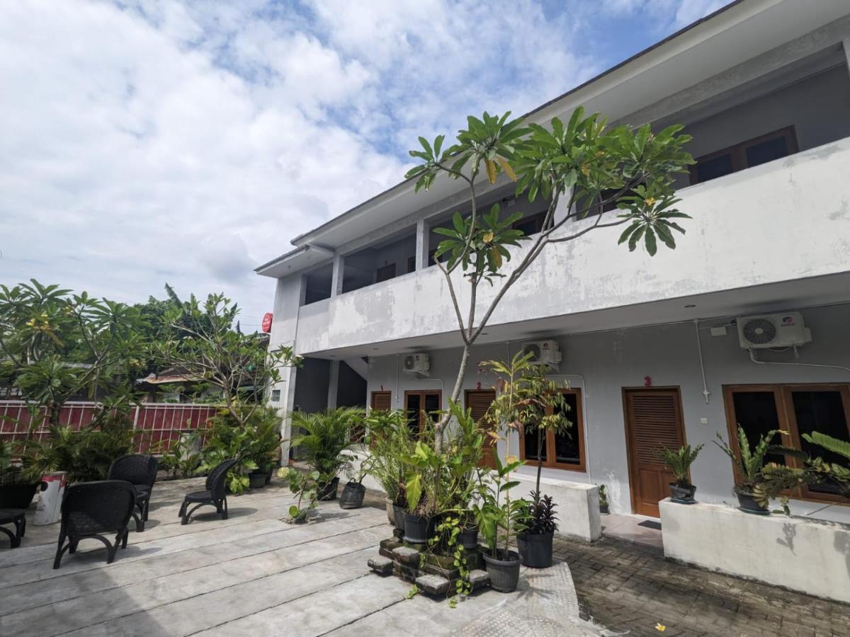 Rumah Pagar Merah Homestay Yogyakarta Exterior photo